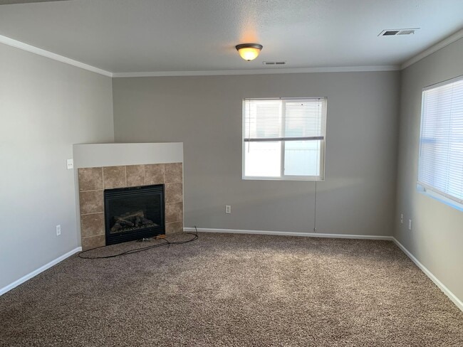 Foto del edificio - 3 BEDROOM,  2.5 BATHROOM TOWNHOUSE WITH 2 ...