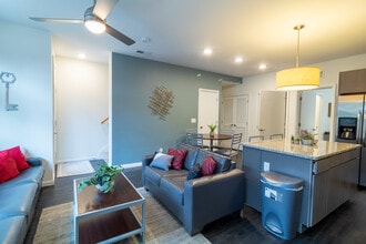 Building Photo - The King Apartments