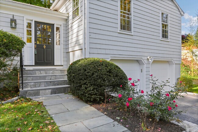 Building Photo - 6 Pintail Ln