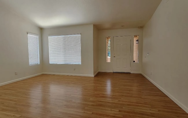 Foto del edificio - 879 Poppyseed Ln