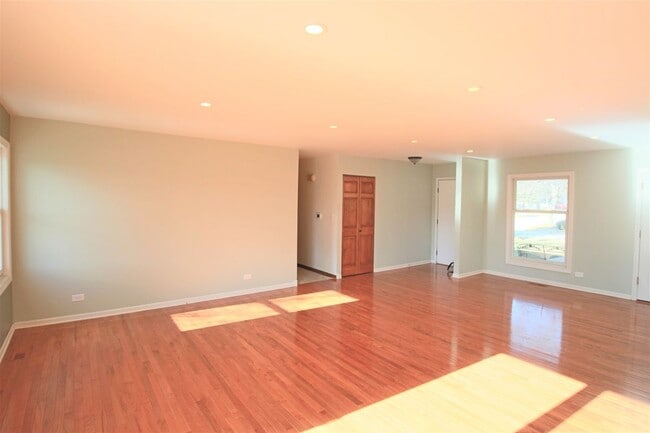 Foto del edificio - 2373 Crescent Ln S