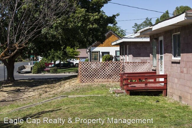 Building Photo - 2 br, 1 bath House - 2507 N Fir St.