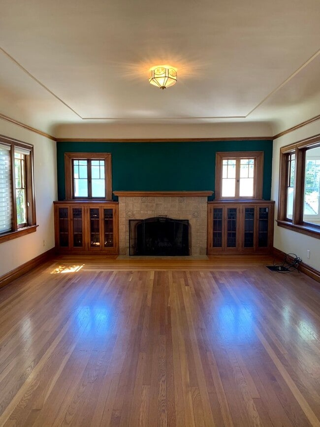 Foto del edificio - Highly Desirable Historical 3 Bed, 2 Bath ...
