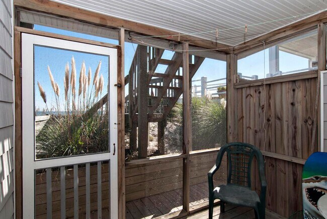 Foto del edificio - 832 Fort Fisher Blvd N