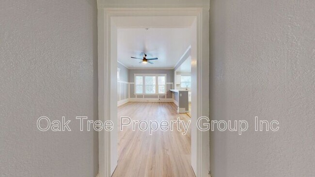 Foto del edificio - 144 Grand Ave