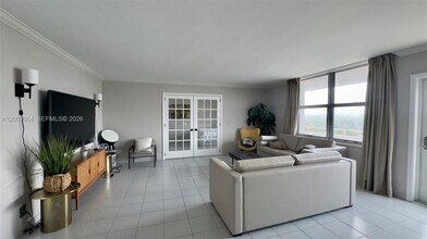 Building Photo - 9225 Collins Ave