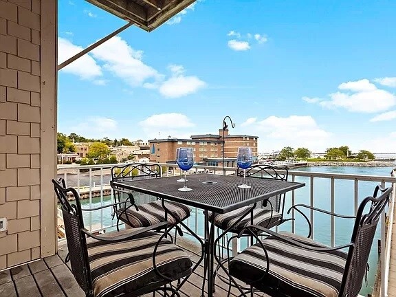Balcony with Lake View - 110 S Wisconsin St