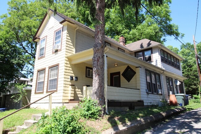 Building Photo - 2690 Neil Ave