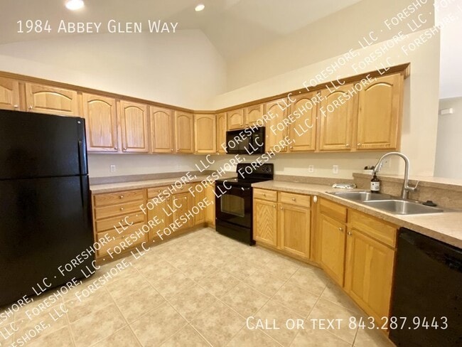 Building Photo - Spacious Condo Located in Abbey Glenn!