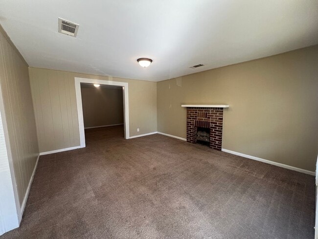 Foto del edificio - 2 Bedroom 1 Bathroom Home in the West End