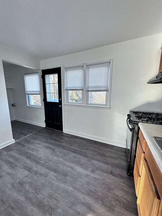 Foto del edificio - Cozy 3-Bedroom Townhouse in Midland, PA!