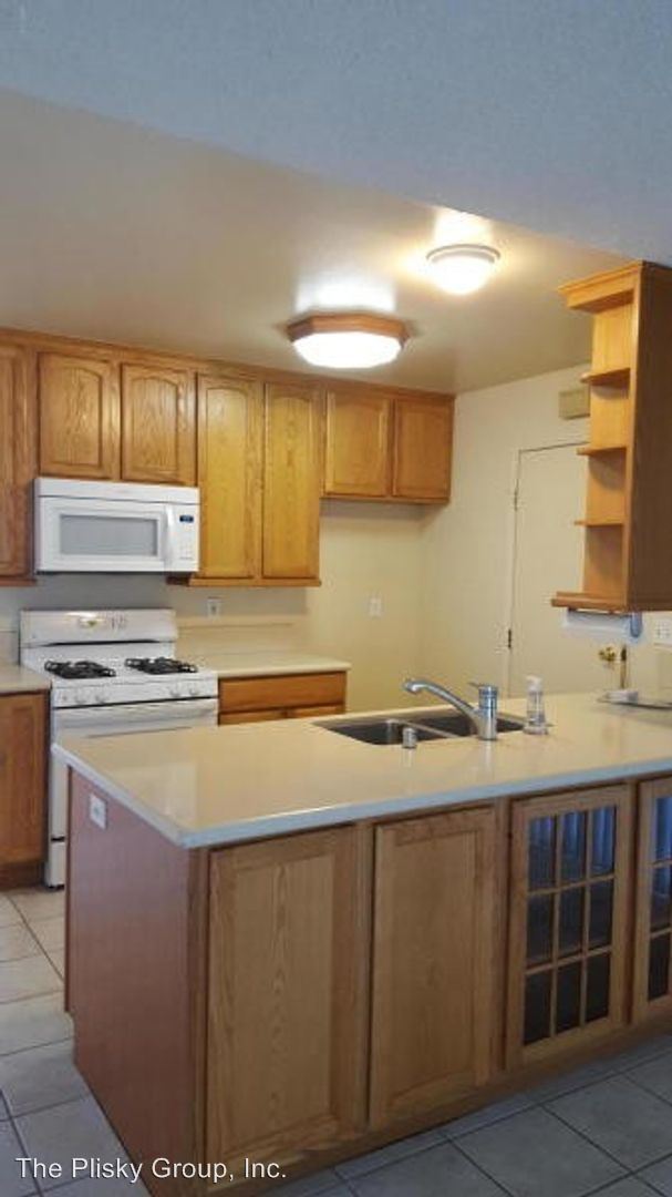 Building Photo - 4 br, 2 bath House - 587 Evergreen Avenue