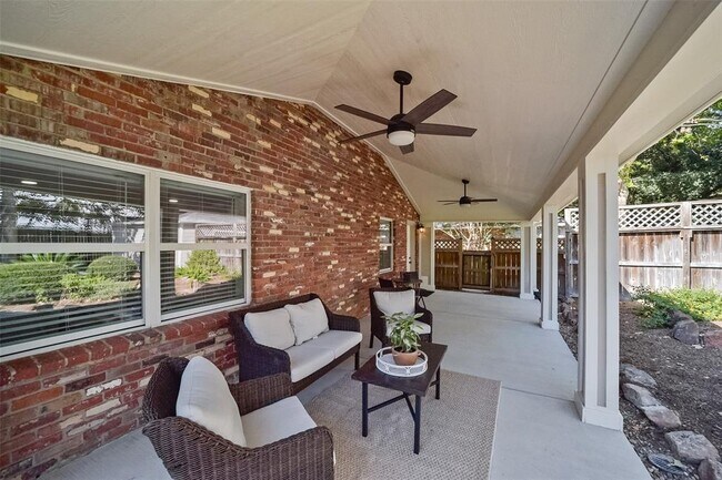 Foto del edificio - 2511 Blue Willow Dr