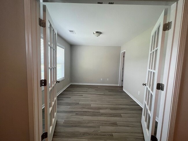 Building Photo - 3789 Moseley Dr