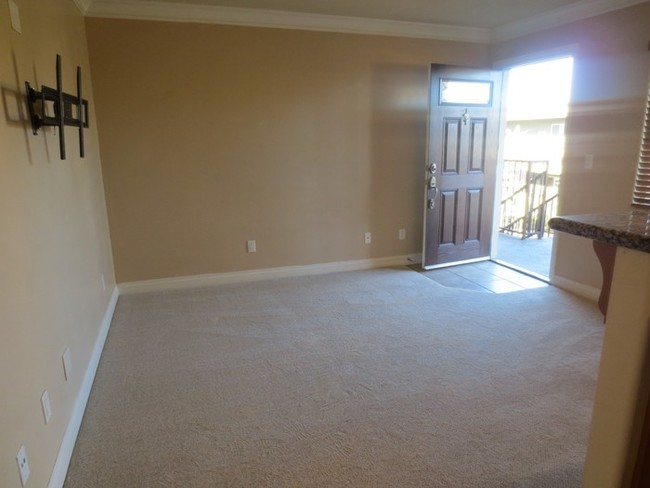 Building Photo - Updated One Bedroom Condo in El Cajon!