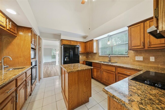 Building Photo - 2402 Brookdale Dr