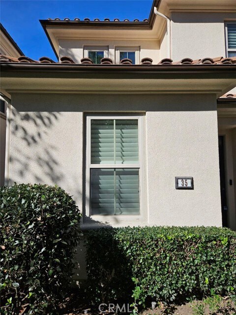 Building Photo - 35 Courant