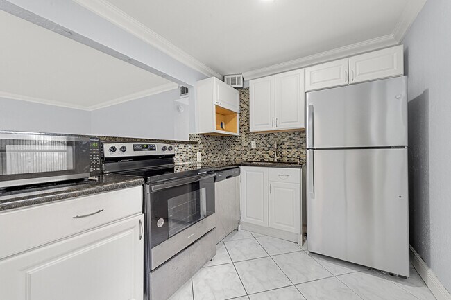 Building Photo - 339 Normandy Ln
