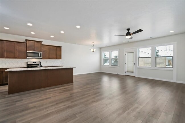 Building Photo - 321 N Bay Haven Ave