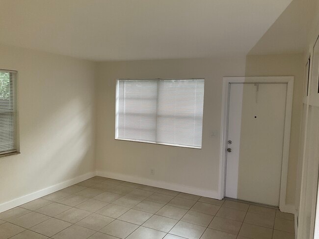 Building Photo - 425 Avenida Hermosa