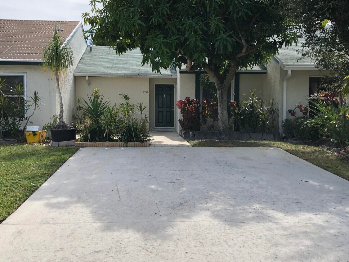 Primary Photo - 280 Palmetto Ct