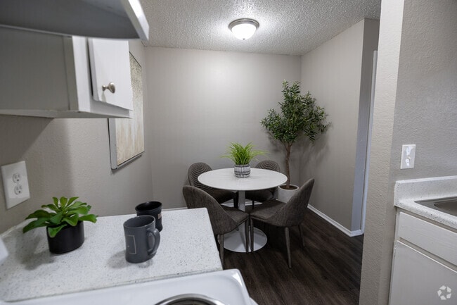 Building Photo - WILLOW GLEN