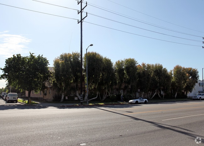 Building Photo - Reseda Apartments | 7650 Reseda Blvd