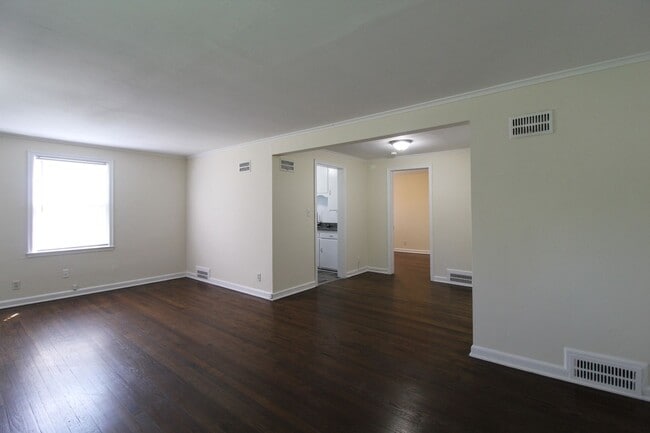Building Photo - One Bedroom Duplex in North Kansas City