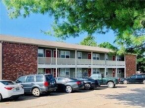 Building Photo - 1810 W Twin Springs St