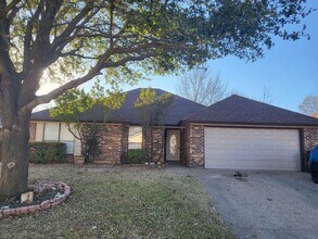 Building Photo - 7404 Glen Haven Dr