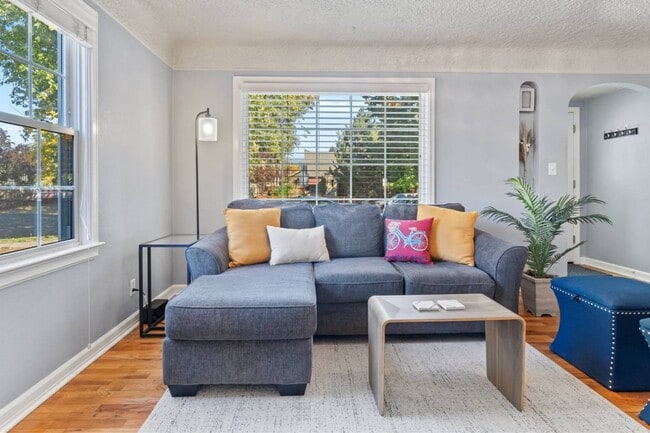 Building Photo - 1815 W Idaho St