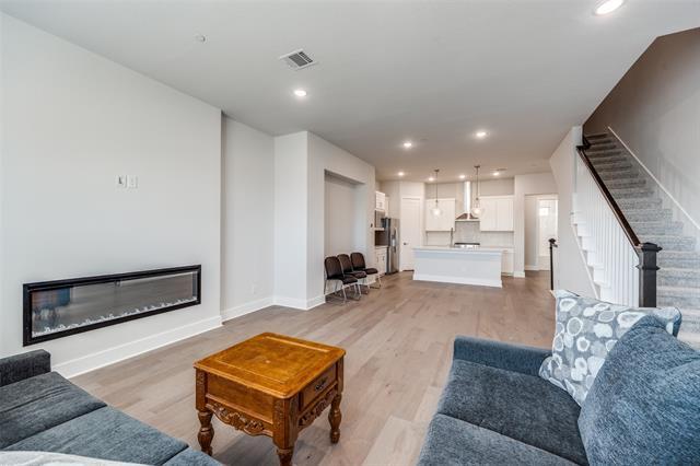 Foto del edificio - 909 Heights Wy