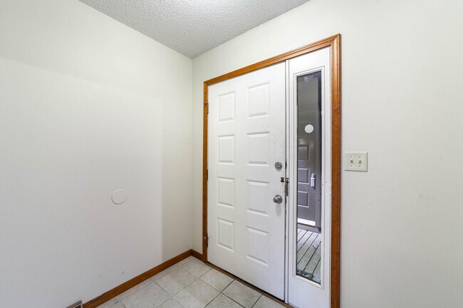 Foto del edificio - 2824 Melody Ln