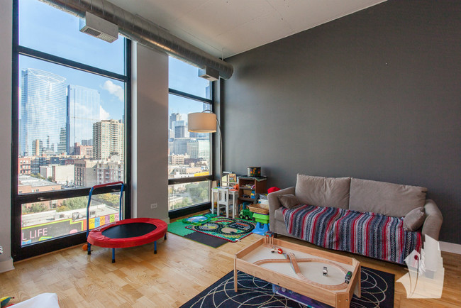 Foto del edificio - 740 W Fulton St