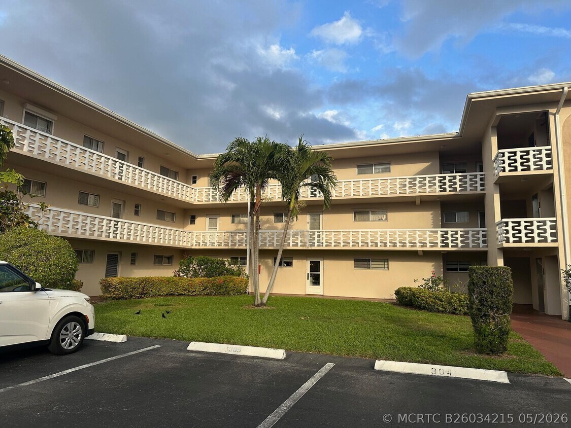 Foto del edificio - 2721 Garden Dr N