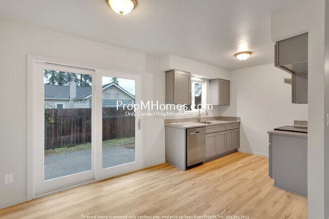 Foto del edificio - 2-Bedroom Home W/ Parking and Modern Kitch...