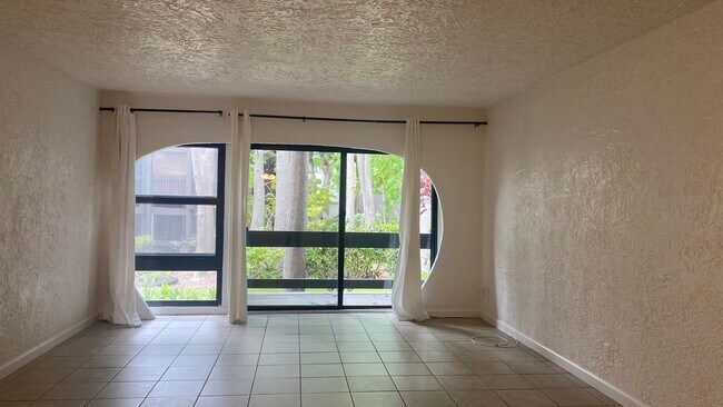 Foto del edificio - 7777 W 91st St