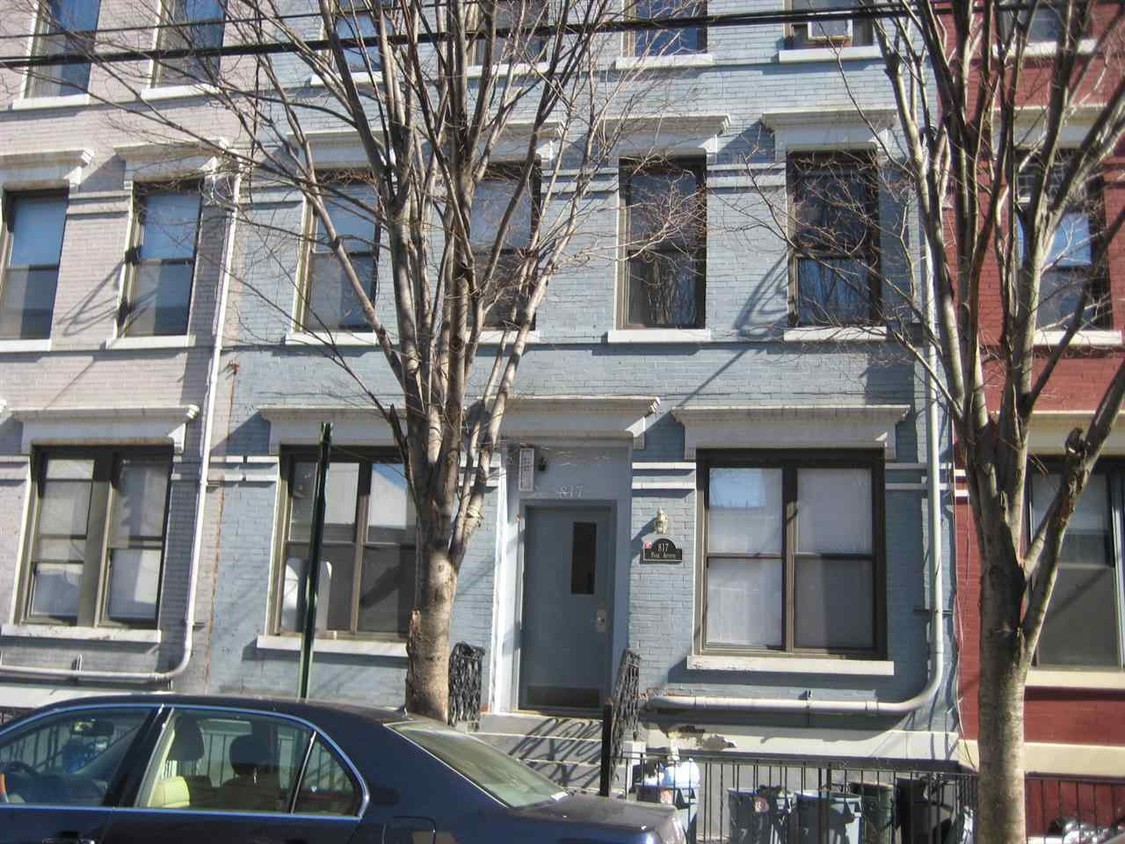Primary Photo - 817 Park Ave