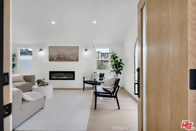 Foto del edificio - 2222 Valentine St