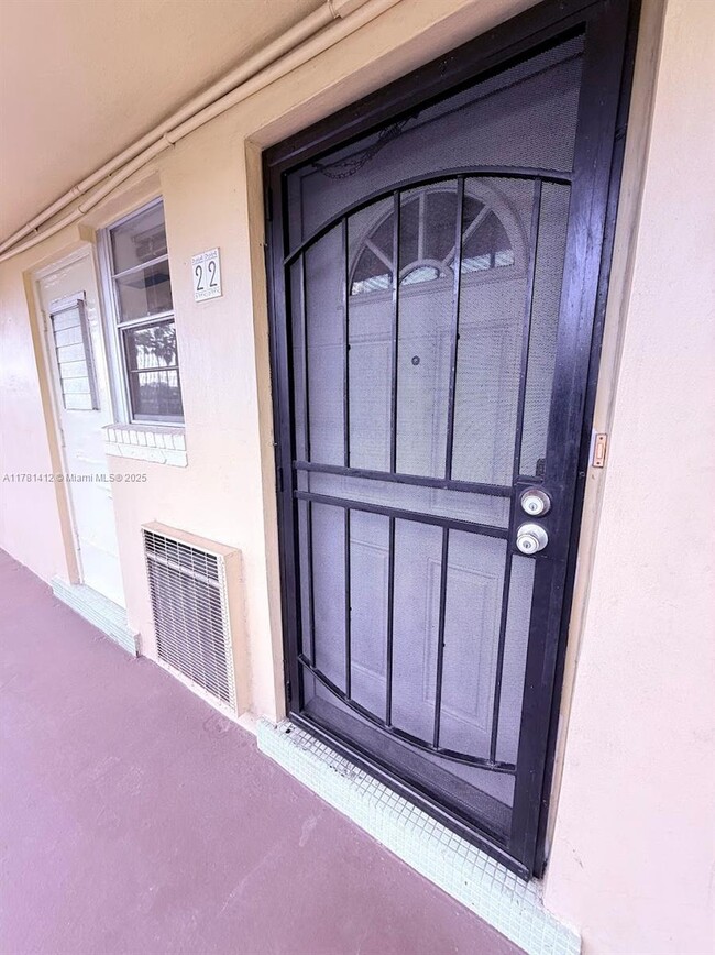 Foto del edificio - 2800 NE 203rd St