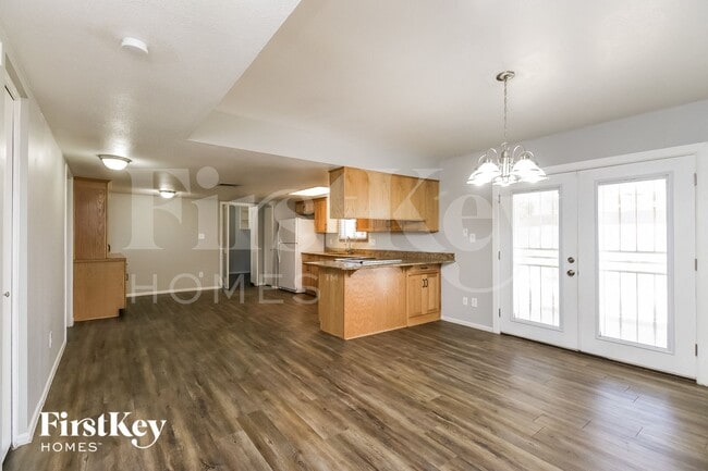 Building Photo - 1200 N Oregon St