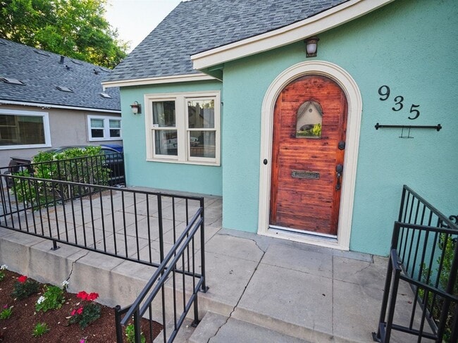 Building Photo - Charming 3 Bedroom in Historical Tower District