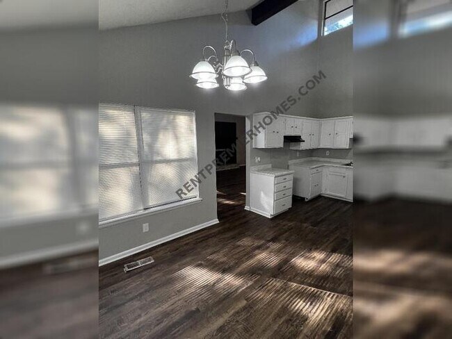 Building Photo - 5 Stoneledge Dr