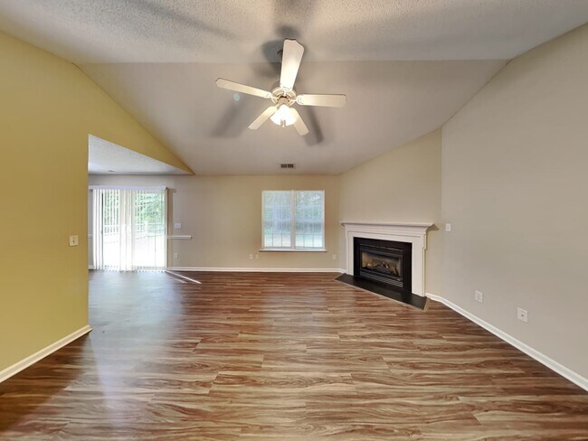 Building Photo - 654 Montgomery Dr