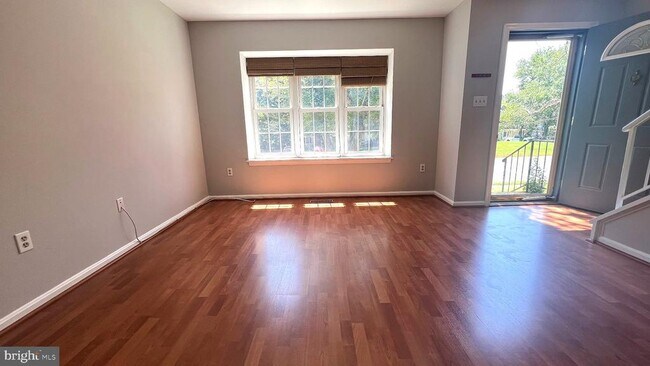 Foto del edificio - 5808 Waterdale Ct