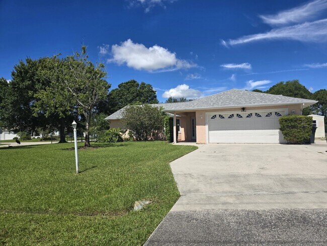 Building Photo - 5910 NW Bayou Ct