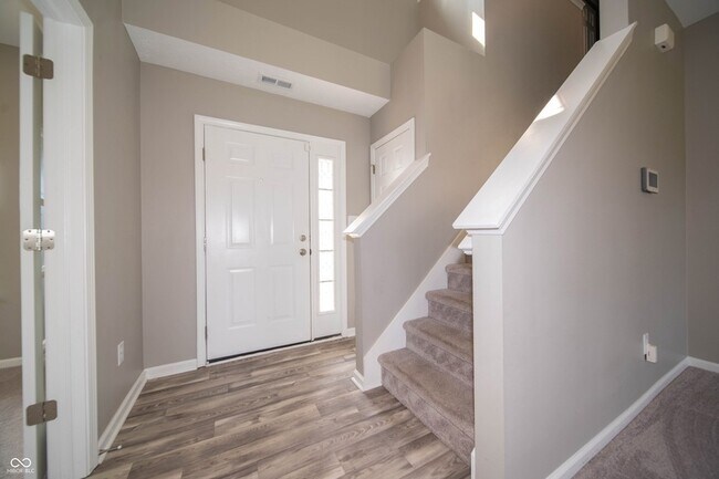 Foto del edificio - 7062 English Oak Dr
