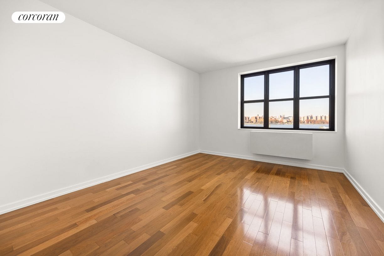 Primary Photo - 58 Metropolitan Ave