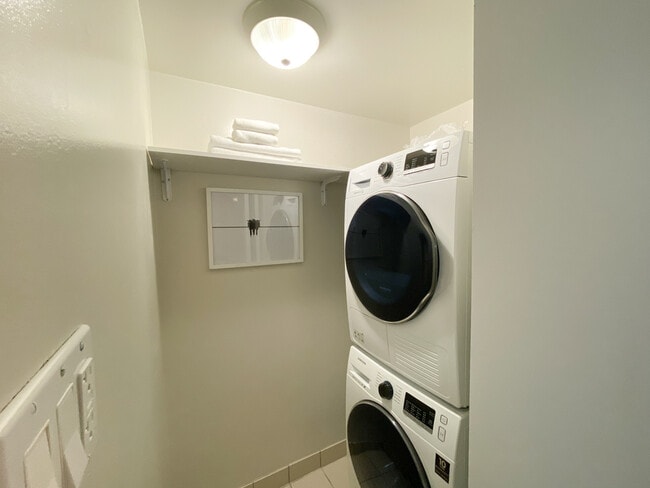 Building Photo - 1580 Haro