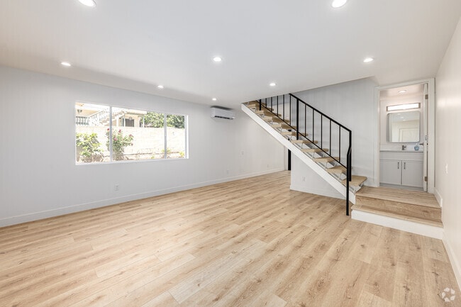 2BR, 2BA - 1000SF - Living Room - 4311 Eagle Rock Blvd